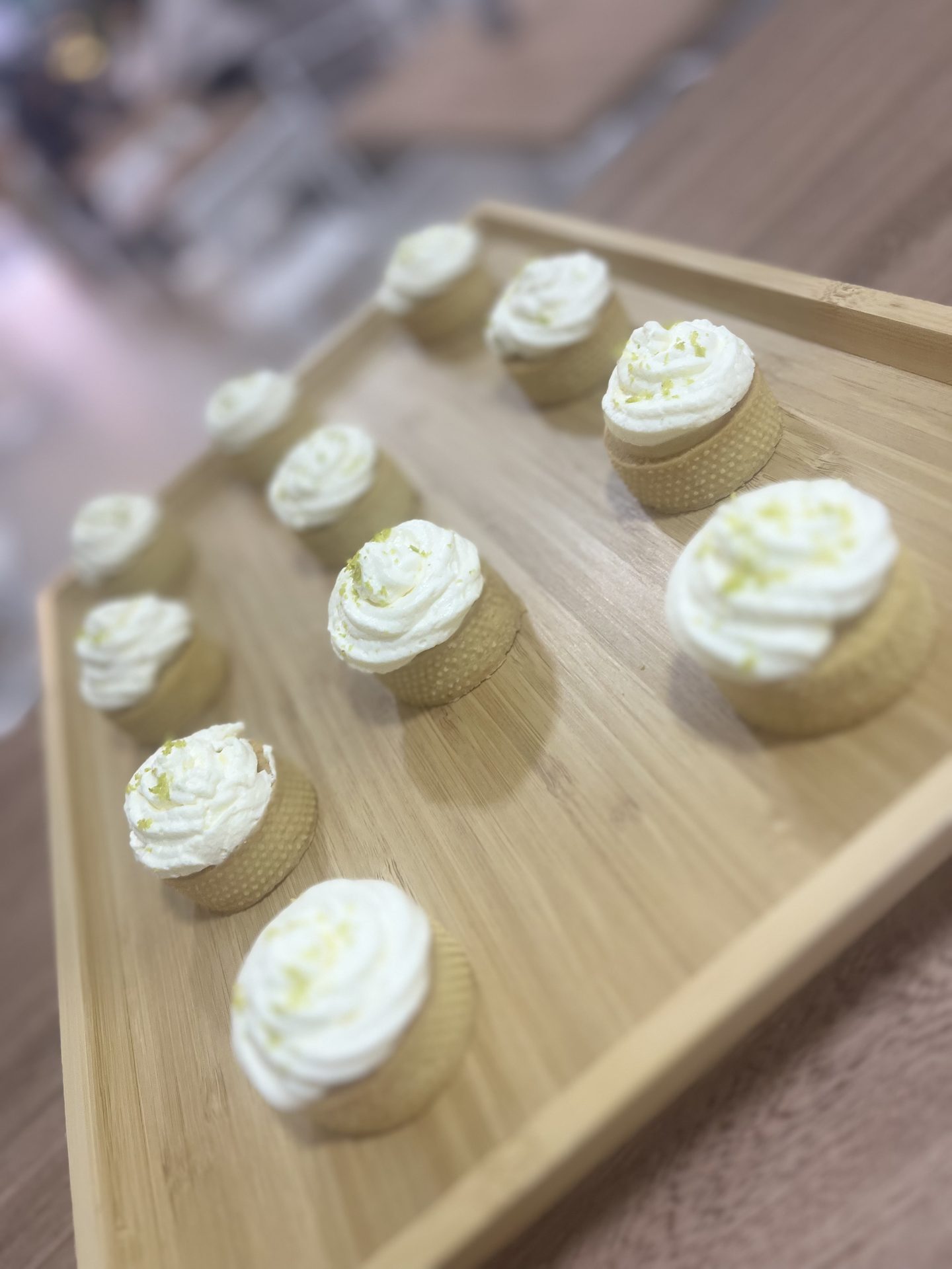 Petit de frutos rojos sobre masa de galleta